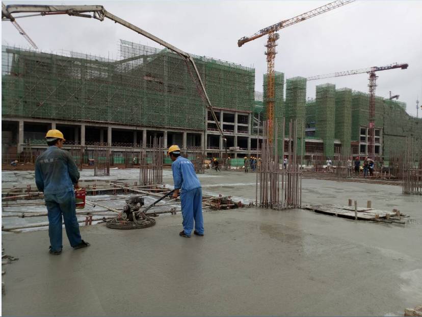 中铁贵州公司东广场项目 首件中板混凝土顺利完成浇筑