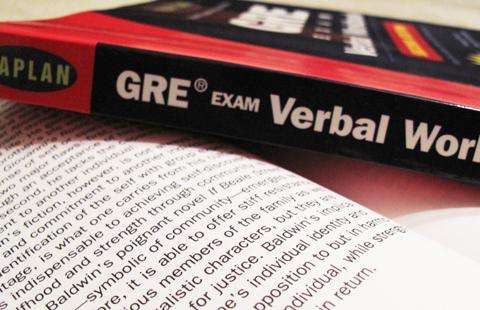 三月间开始准备 toefl/gre/gmat,到六月时就可以参加考试,等收到