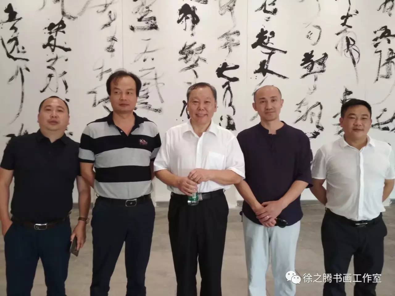 起交流郭瑞士与曾来德先生合影胡贵锋与曾来德先生合影吕建与曾来德先