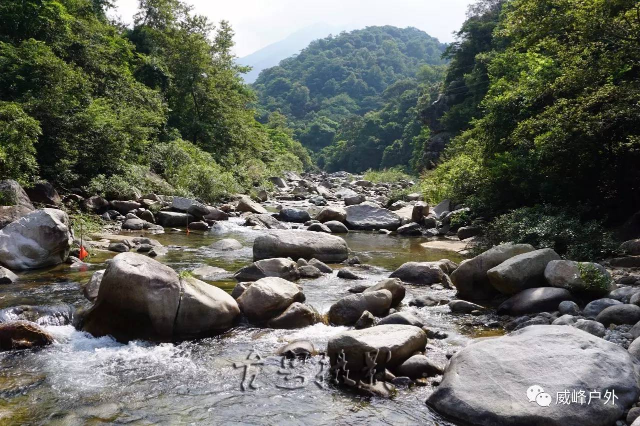 连山小三江溯溪避暑又一胜地水质清晰嗨翻天