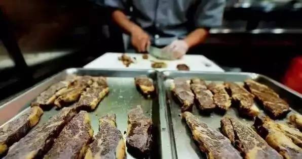 这个不懂厨艺的中国人花27年做出全世界最贵的牛肉面,还登上美国 华尔街日报 头条