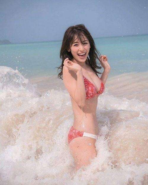 迟来的奇迹肉体 泉里香 日媒大赞的冠军写真集 雪花新闻