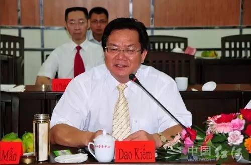 目前担任该职的王发利已59岁,于2014年上任,带领云南第1个综合保税区