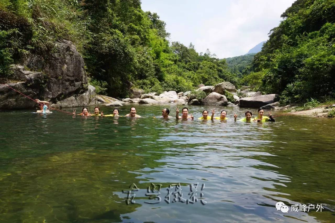 连山小三江溯溪避暑又一胜地水质清晰嗨翻天