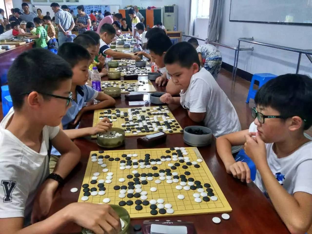 第六届"新东方杯"少儿围棋赛在县青少年宫圆满落幕