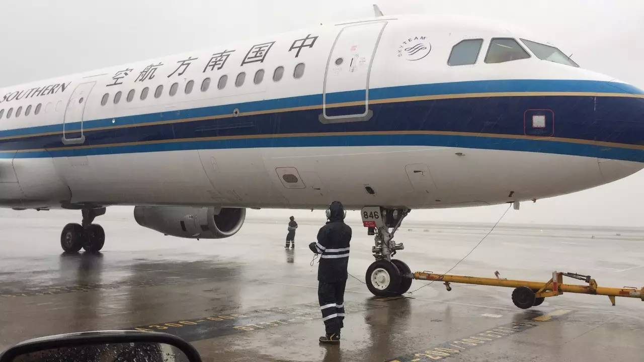 台风后,南航在深圳第一架飞机已落地,珠海航班