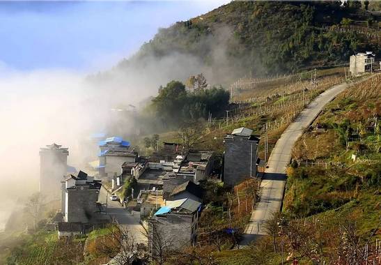 活动时间:2017年8月27日 活动介绍 一,地点:吐祥镇石笋村.