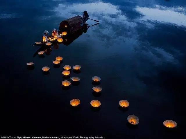 七夕节放河灯：自然天象崇拜的浪漫习俗 (七夕节放河灯的作文怎么写)