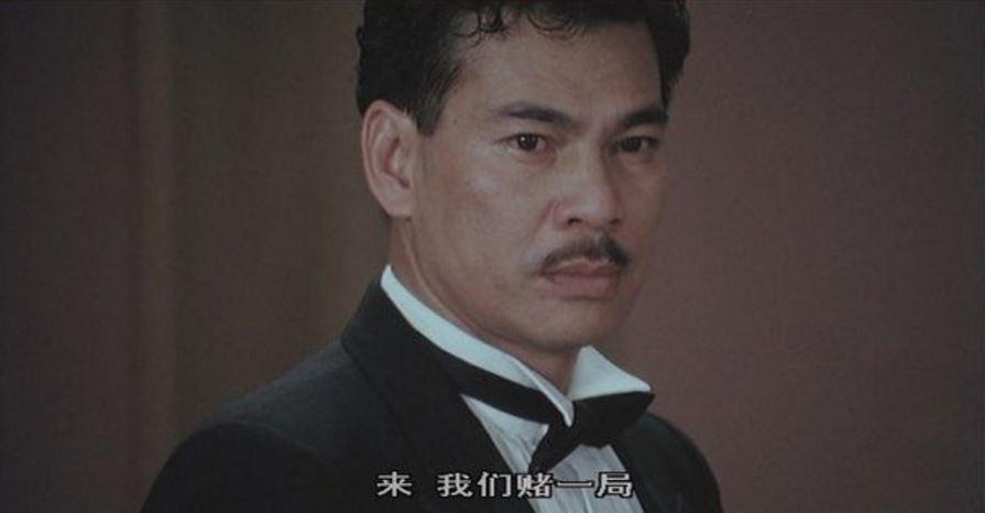 1989年,吴宇森执导的黑帮电影《义胆群英》中陈观泰饰演心狠手辣的