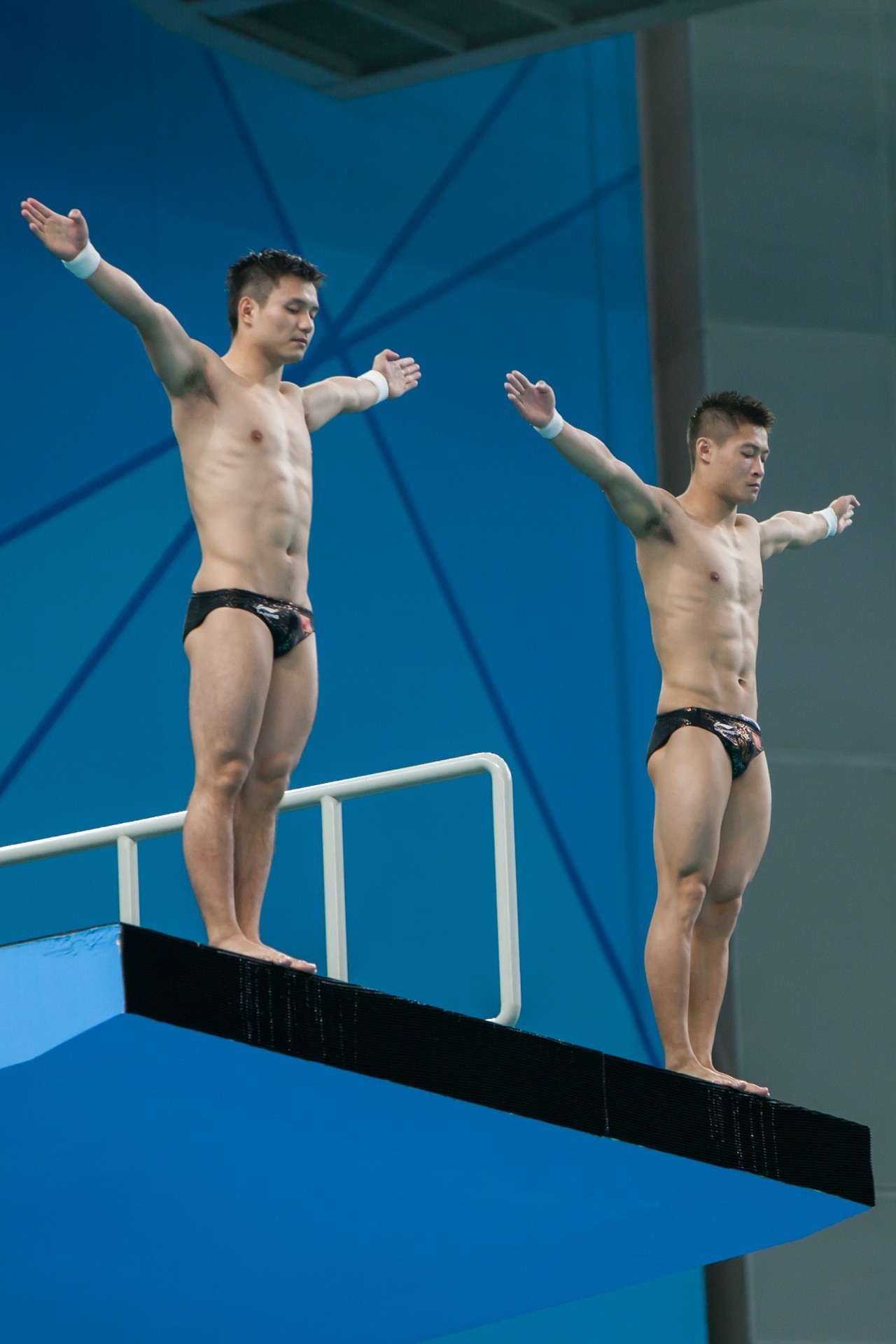 8月23日,四川跳水双杰邱波与杨健搭档,在男子双人十米台比赛中获得