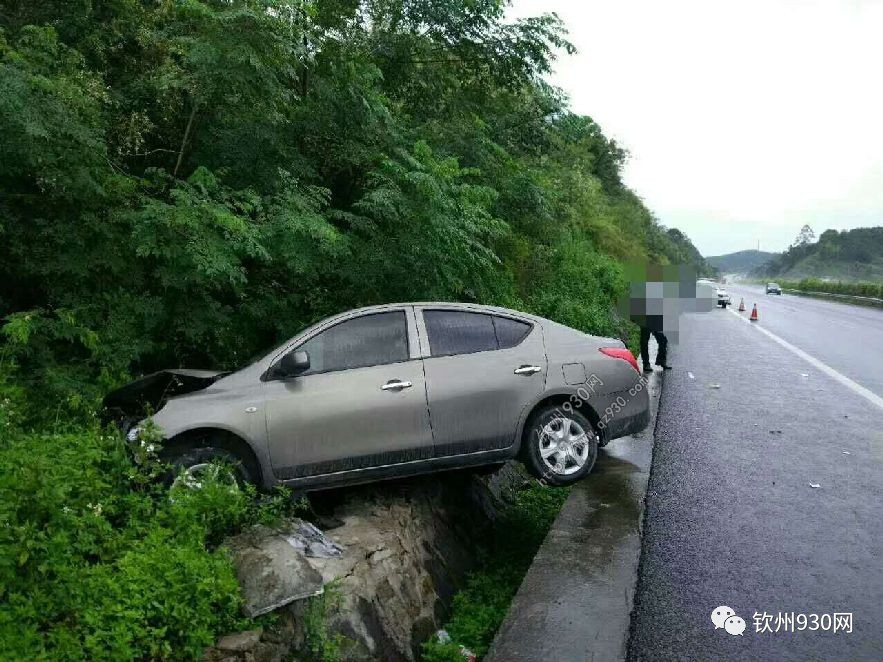 下面这几起交通事故就极大警醒了我们 雨天行车应小心谨慎 8月23日