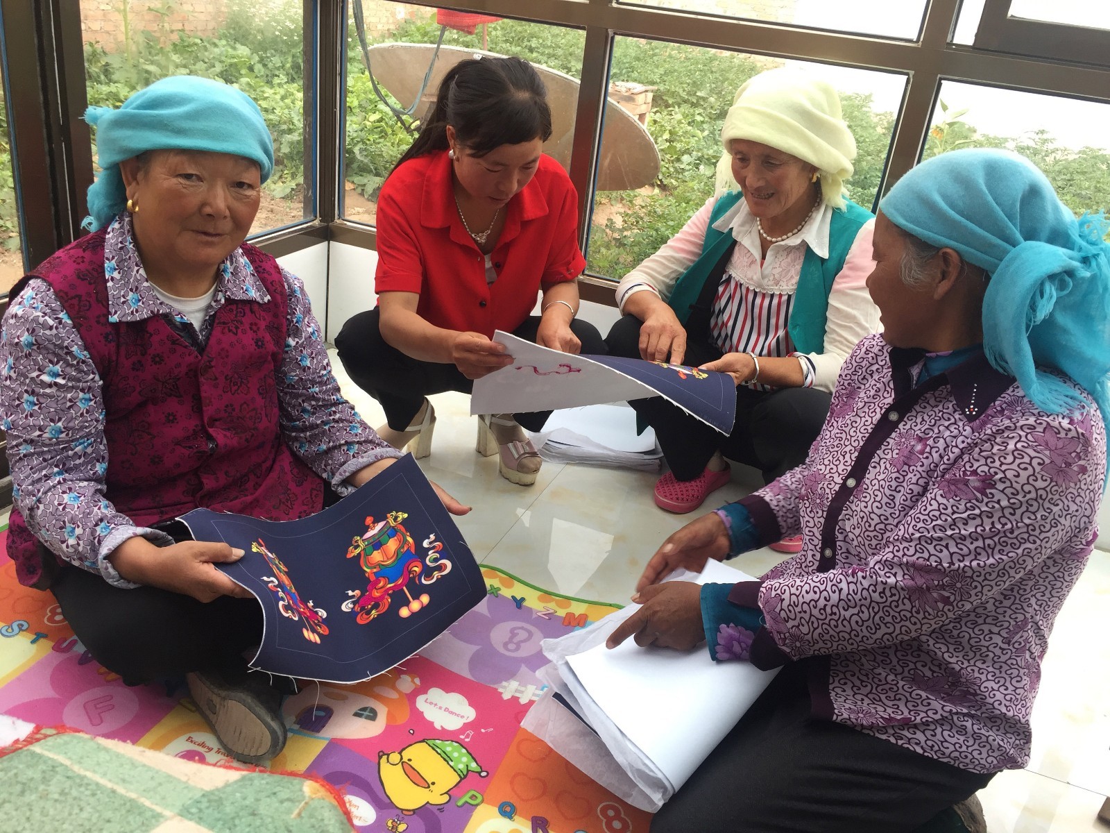 7月28日,五十镇班彦村精准扶贫"土族盘绣"产业项目正式启动,在班彦