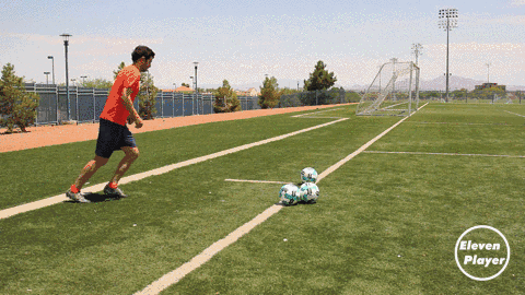 足球基础:如何用脚内侧踢出漂亮的弧线球?