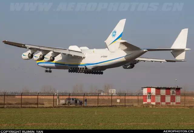 世界最大飞机——安-225!