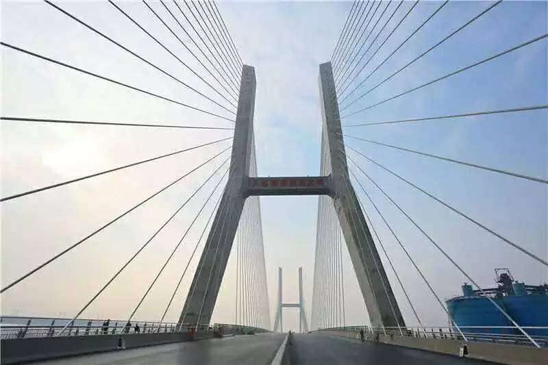 辰塔路横潦泾大桥建设工程于2012年开工,在2015年12月30日15时正式