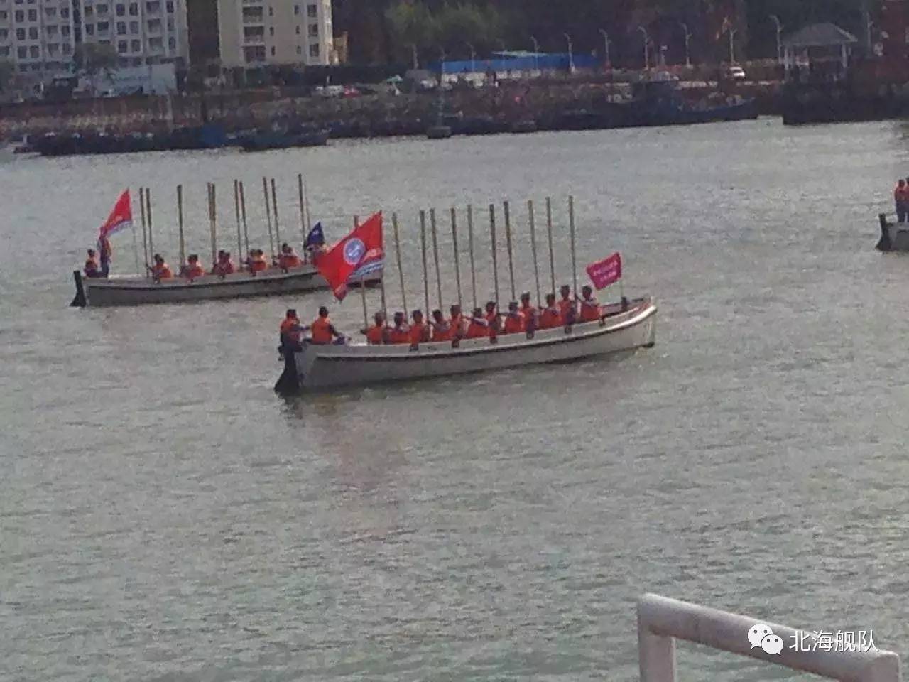 怎样才能横渡海峡?舢舨队员来告诉你