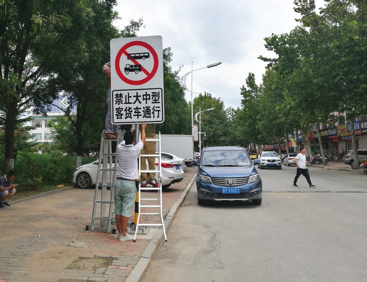 除这两条路外,莱阳市区禁止大中型客货车通行