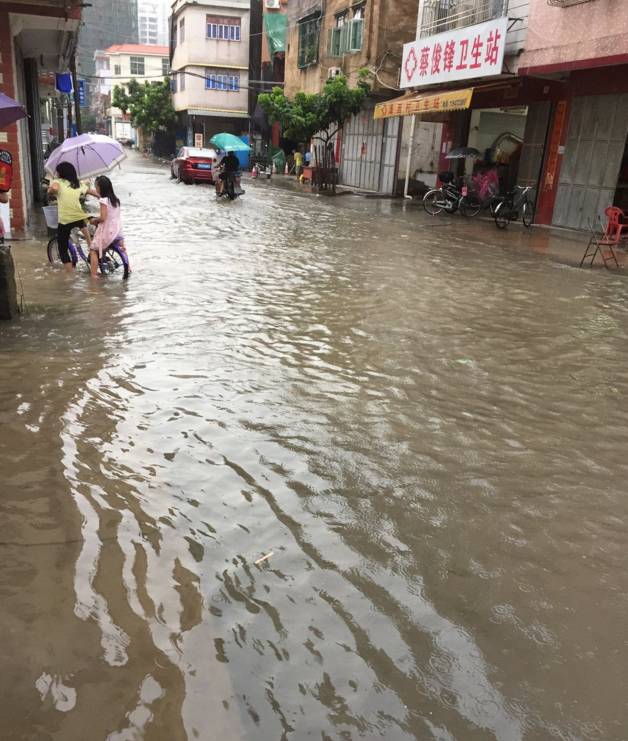 揭西河婆老温泉路下雨就堵塞!痛苦啊!