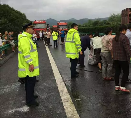 西汉高速勉县段发生一起车祸