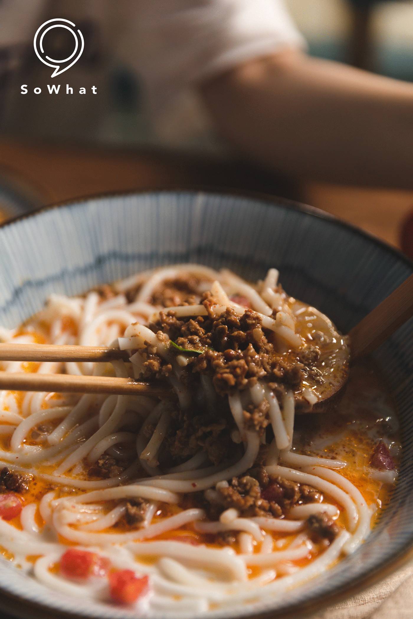 花生汤独特的味道, 让我巴不得每一口米线都堆着厚厚的酱料再送入我的