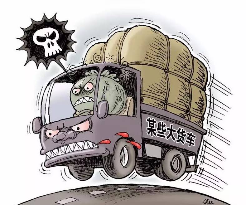 晨光大桥一大货车翻车,砸中小轿车!(视频)