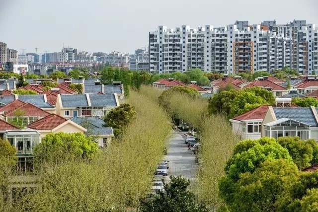 康桥镇是自贸试验区和张江科学城建设的重要承载地,毗邻迪士尼乐园哟