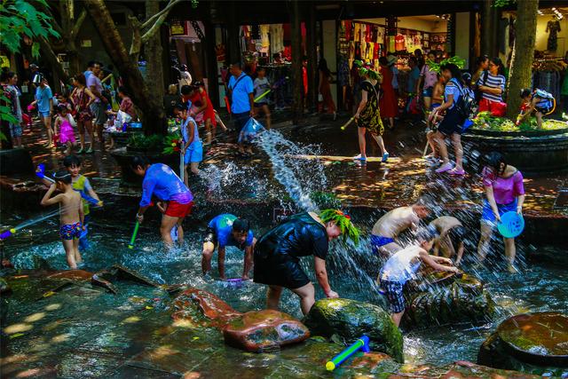 黄龙溪天府之国最火的古镇夏天戏水最佳选择