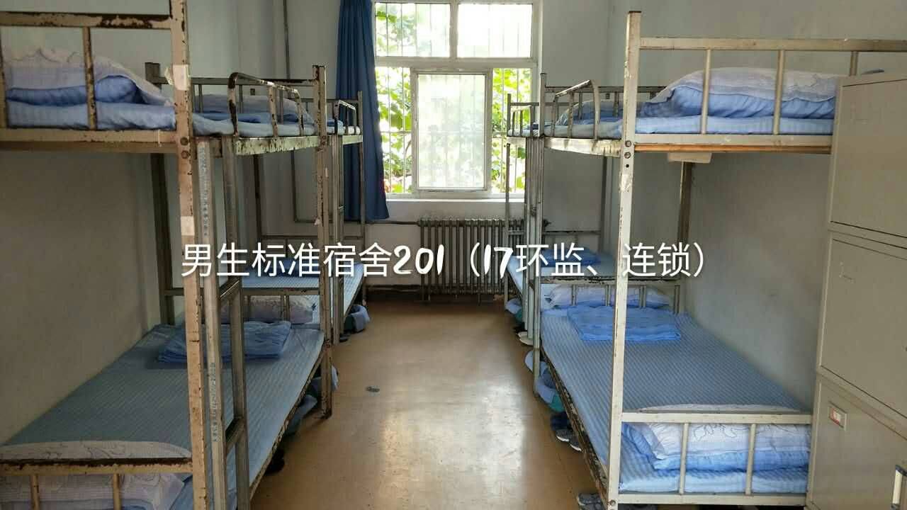 青岛商务学校新生军训内务整理成果展示