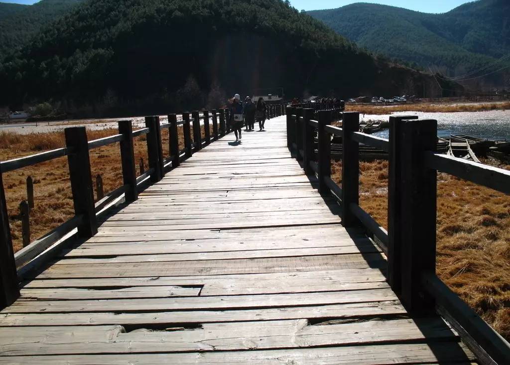 旅游 正文 地址:泸沽湖风景区草海 周庄双桥