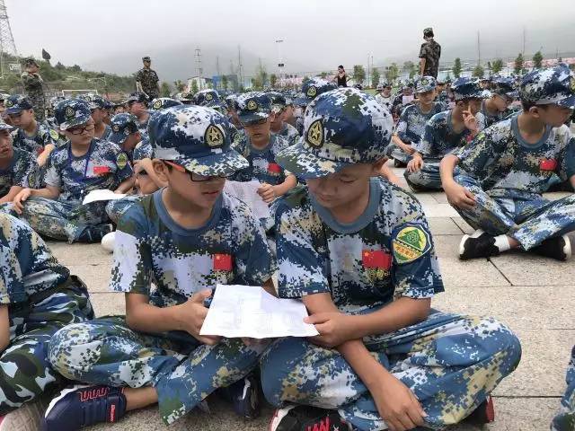 新生国防教育|万达男儿,训练场上显风采