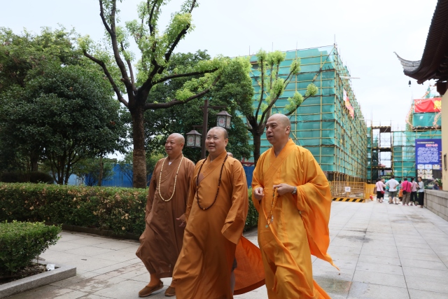 觉醒大和尚应邀出席洪福寺药师宝塔塔刹安座暨藏经楼结构封顶庆典