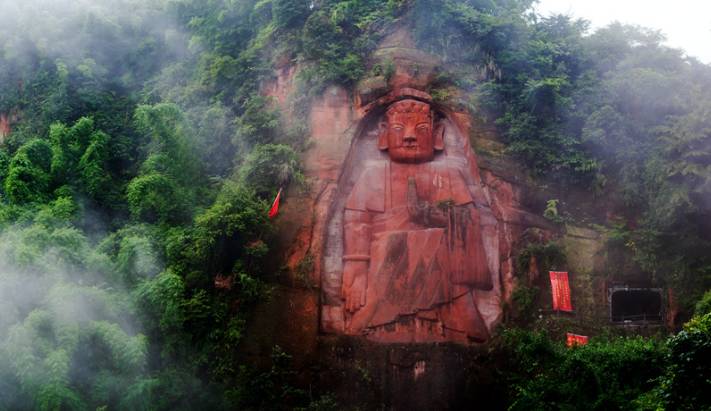 八仙山大佛在宜宾屏山龙华镇,本来世界第一的站佛在阿富汗,但是那个