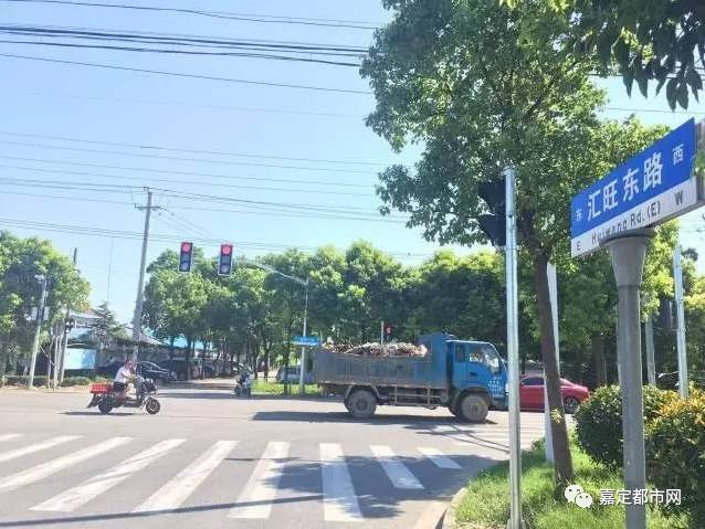 嘉唐公路战斗路丁字路口