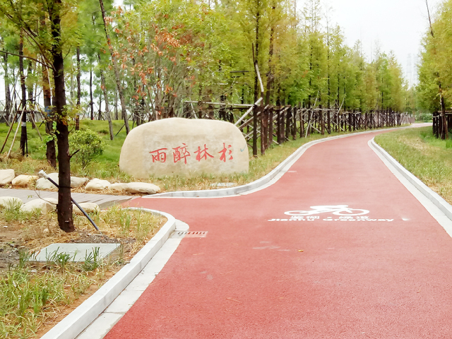 鉴湖游步道美景