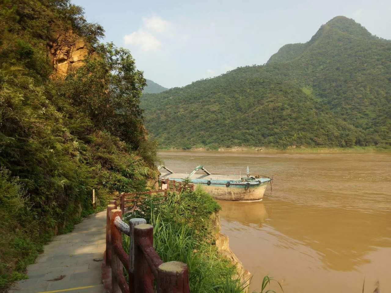 经历过两次台风的洗礼,肇庆西江羚羊大峡谷河水暴涨