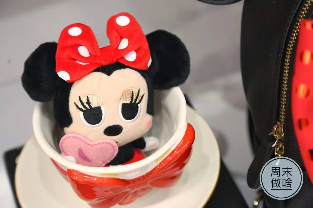 日本 Disney迪士尼 米奇米妮 巧克力甜甜圈 蝴蝶结 毛绒抱枕 靠垫-淘宝网