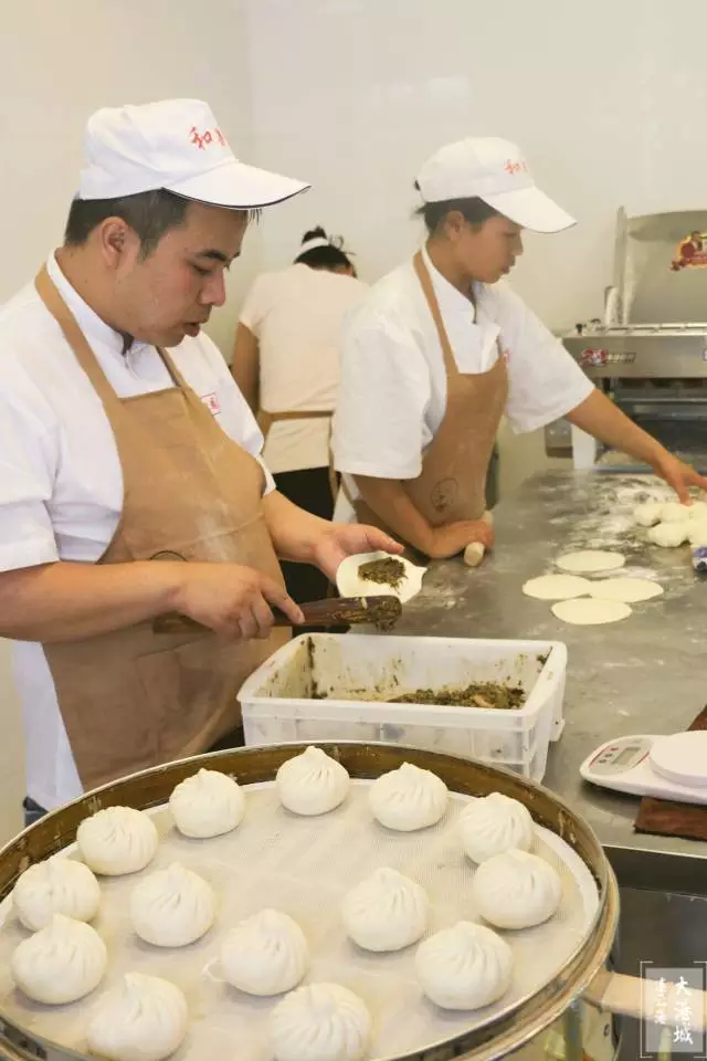 这家包子店用了几个月就占领连云港的大街小巷,每家店