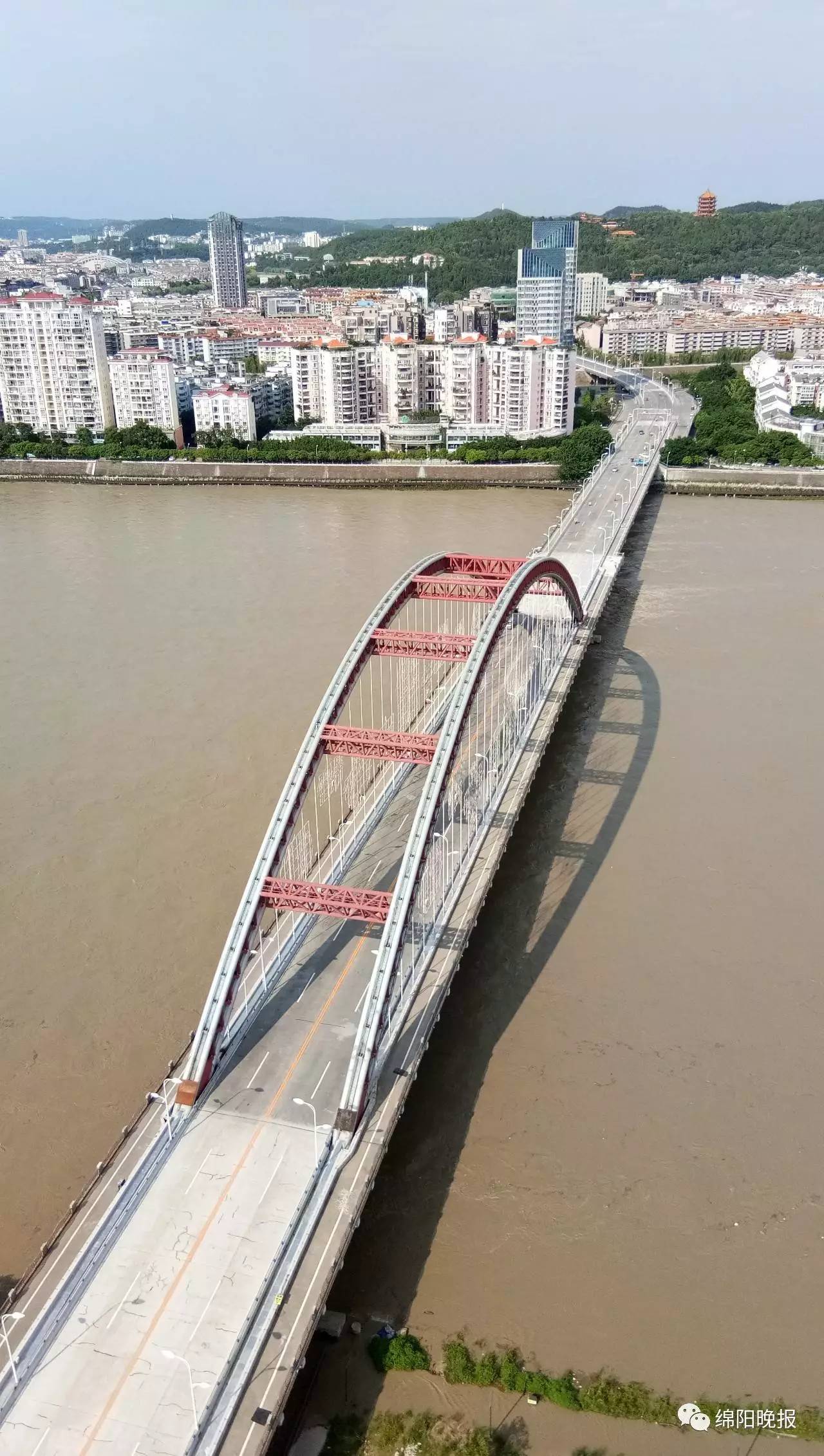 2017年8月29日零时,绵阳市涪江三桥(富乐大桥)加固维修工程完工恢复
