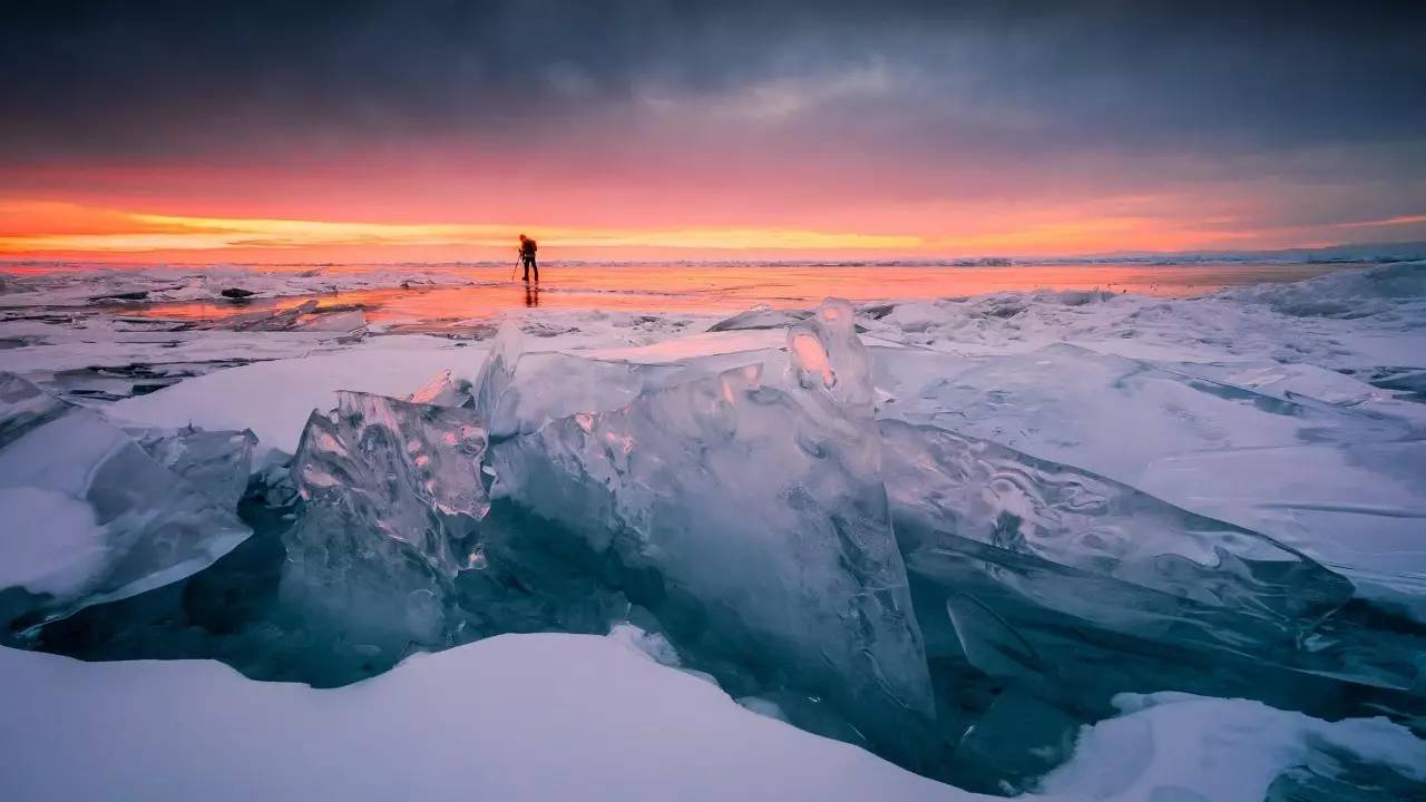 蓝冰闪耀的贝加尔湖，是你从未遇见的冬天