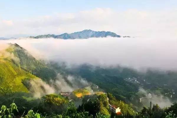 雪峰山因山顶长年积雪而得名