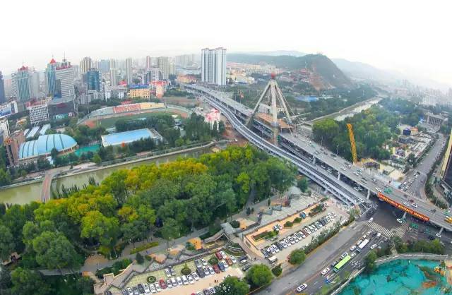 长江路桥改造完成,城北区与城中区,城西区之间的过渡更加便捷