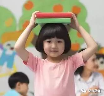 小孩上学怎么搭户_小孩背书包上学怎么画(3)