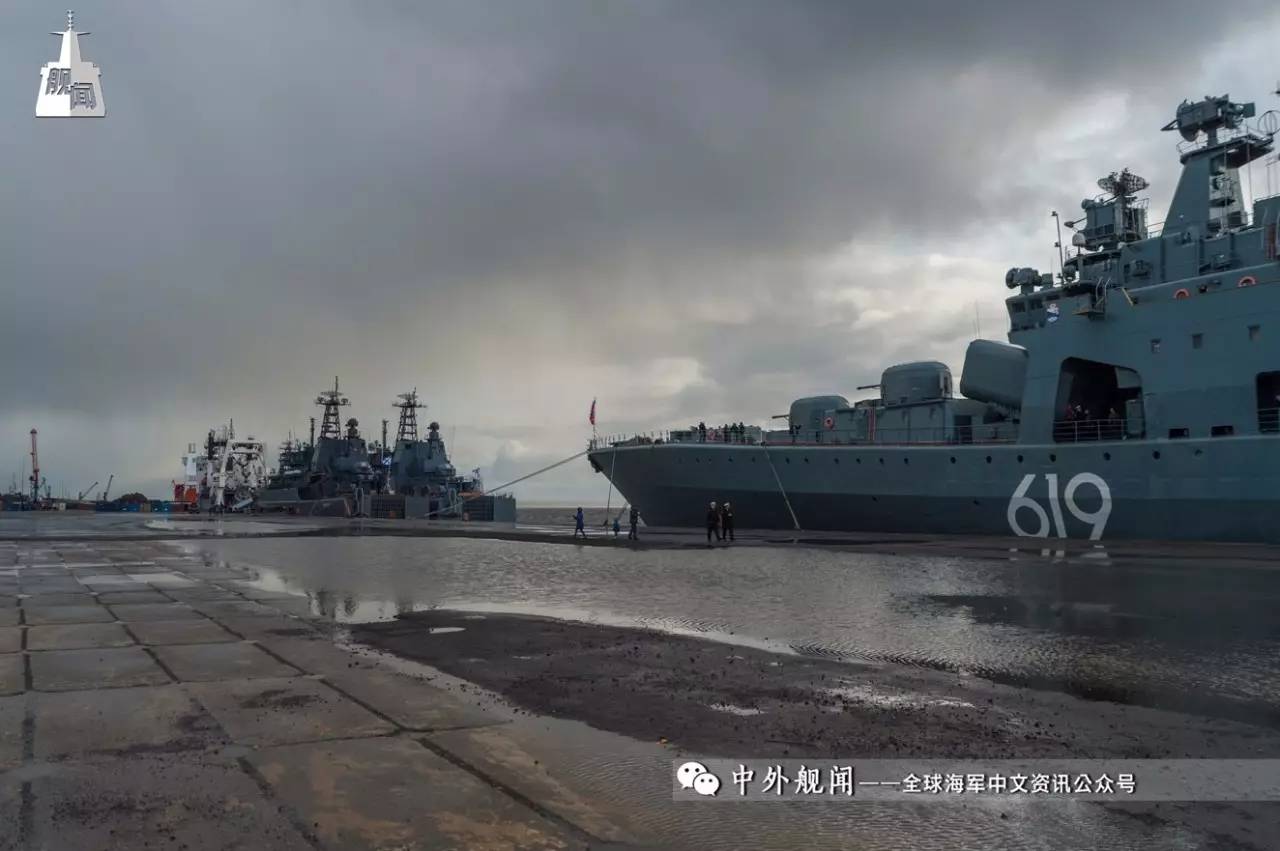 舰"北莫尔斯克"号(rfs severomorsk 619)和775型蟾蜍i级坦克登陆舰 "