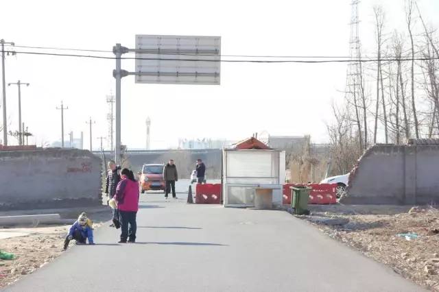 无路灯·停车难·大坑野草遍地生 昌平最惨地铁站当属