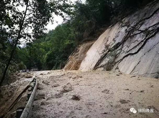 连日暴雨,山洪,泥石流,塌方,北川15个乡镇受灾,部分道路中断!