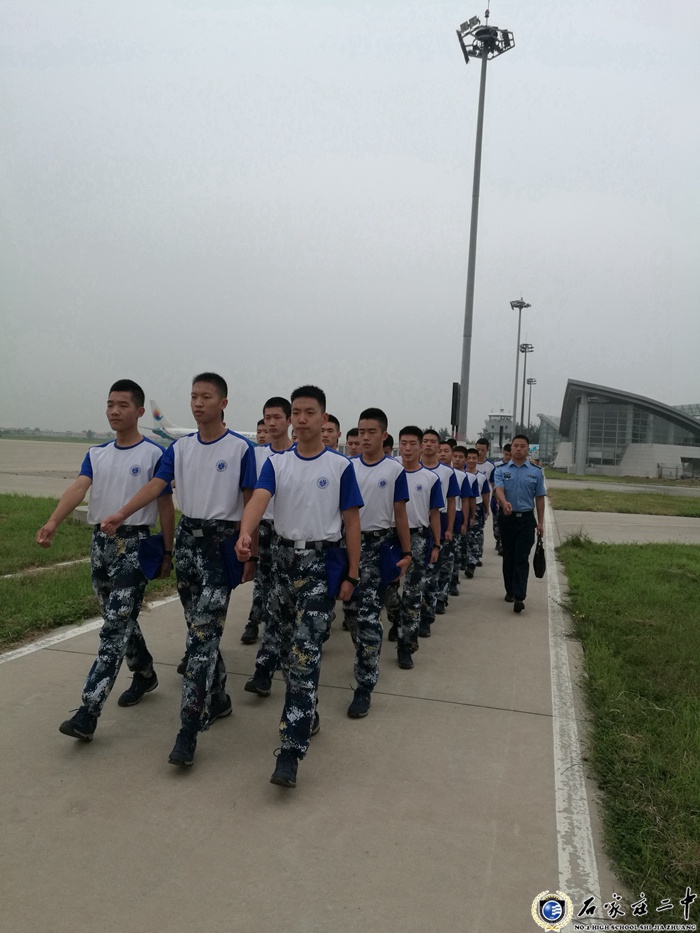 雏鹰展翅矢志苍穹石家庄二中空军青少年航空学校圆满完成体验飞行任务