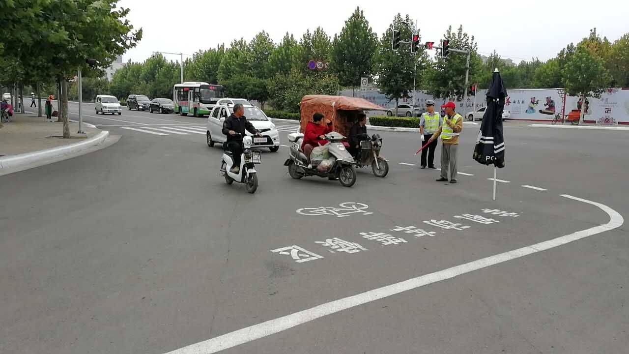 我市设置非机动车等候区以后大家要这样过马路