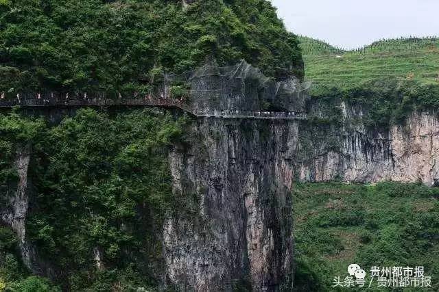 娄山关小西湖玻璃栈道 坐标:遵义市娄山关镇独石村的小西湖文化旅游