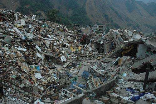 塌陷地震是因岩层崩塌陷落而形成的地震,主要发生在石灰岩等易溶岩