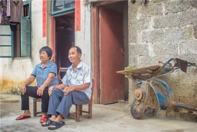 宾阳婚纱照_宾阳酸粉(2)